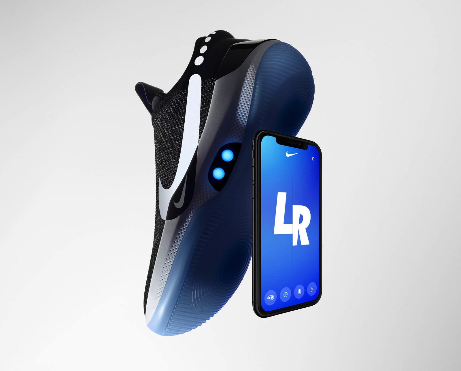 Cамозашнуровывающиеся кроссовки Nike управляются со смартфона