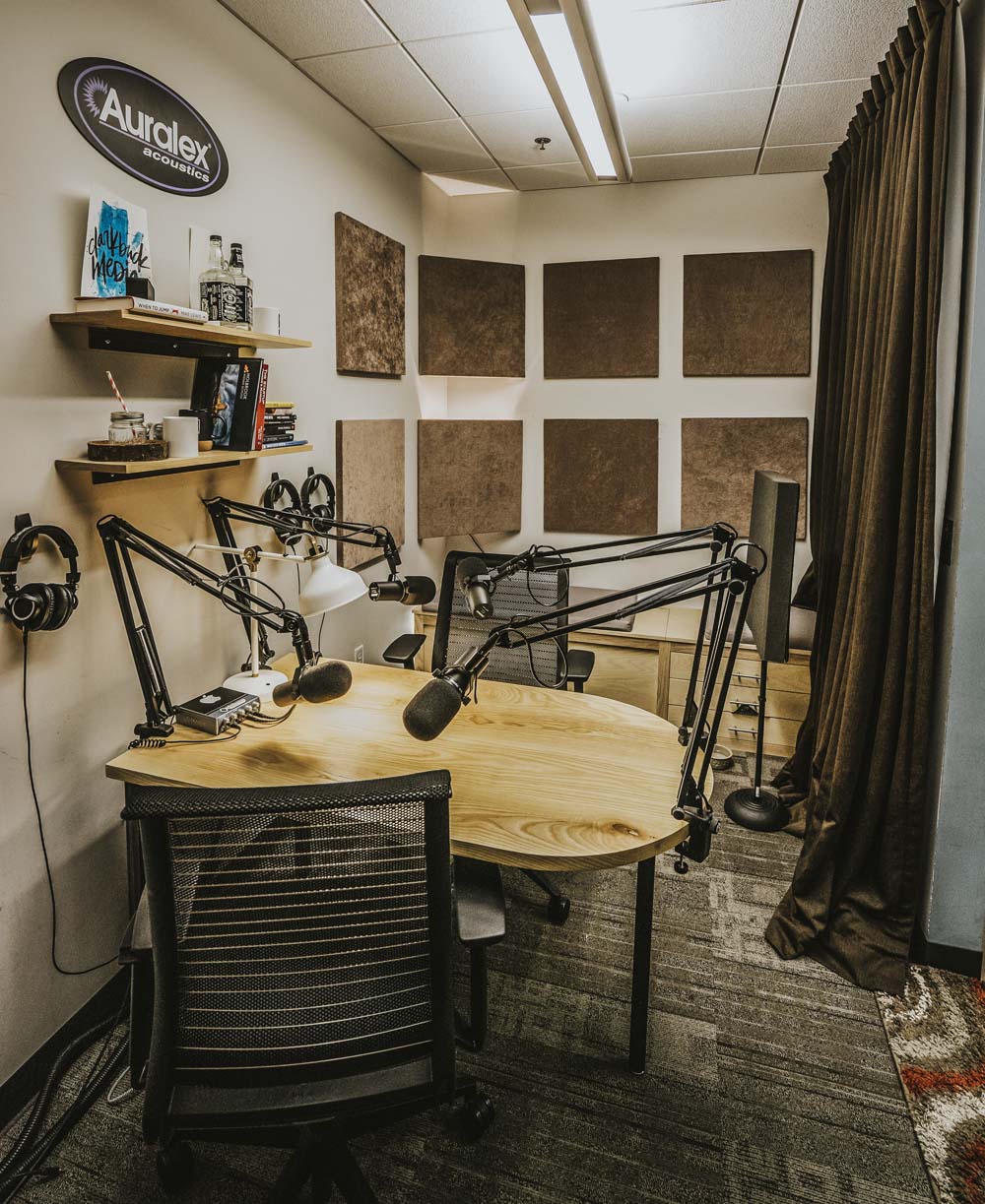Пошаговое руководство по улучшению качества записи подкастов от Auralex Acoustics