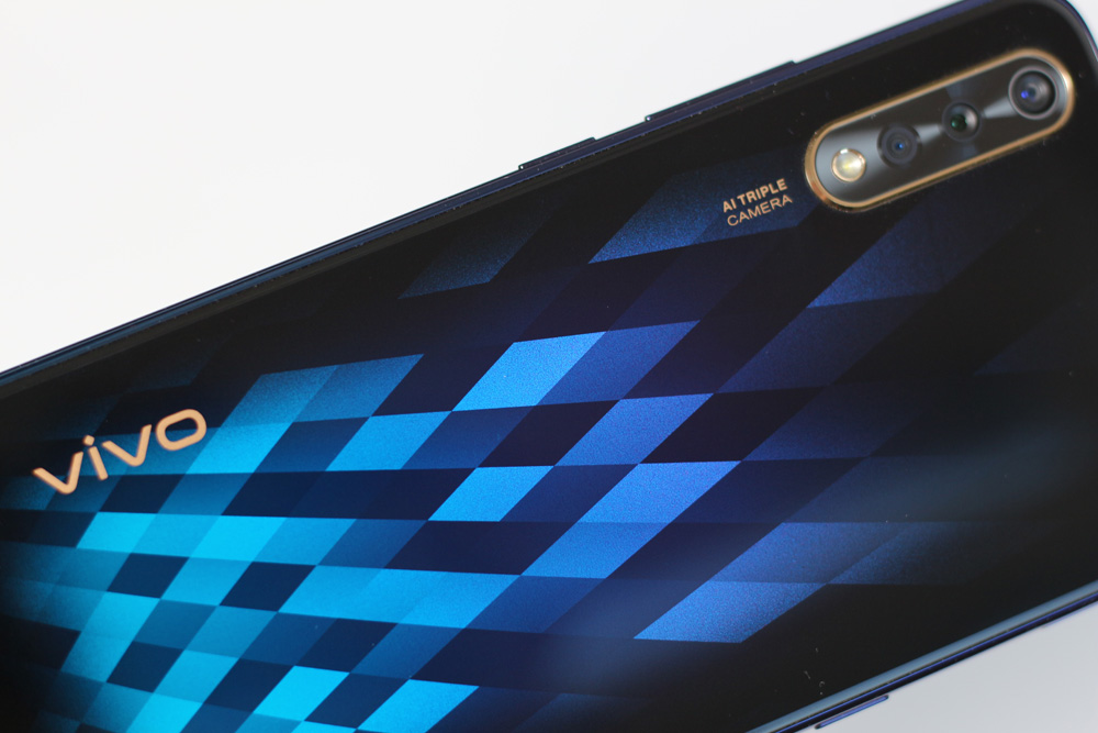 Амбициозный новичок: ОБЗОР смартфона Vivo V17 NEO
