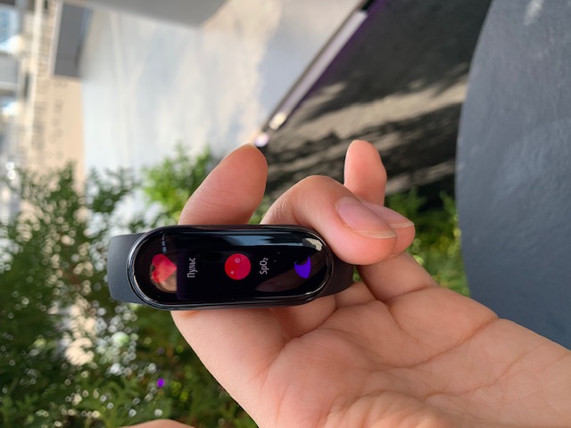 Обзор фитнес-браслета Mi Smart Band 6: полноэкранный AMOLED-дисплей и 130 новых циферблатов 