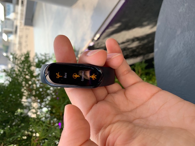 Обзор фитнес-браслета Mi Smart Band 6: полноэкранный AMOLED-дисплей и 130 новых циферблатов 