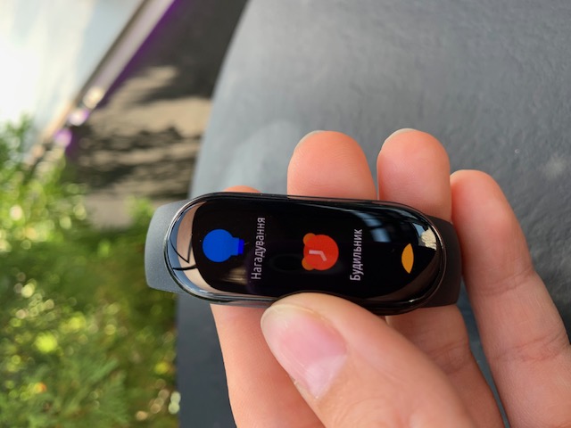 Обзор фитнес-браслета Mi Smart Band 6: полноэкранный AMOLED-дисплей и 130 новых циферблатов 
