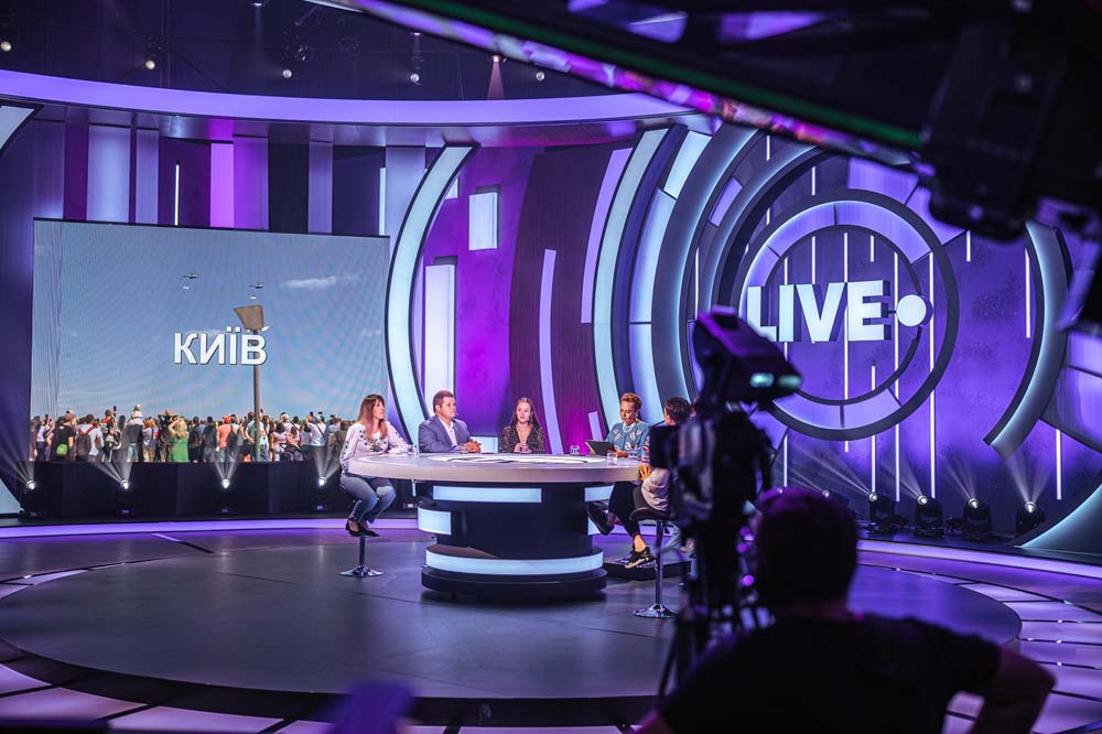“Діалог з країною.Україна 30”: перший прямий ефір в оновленій студії LIVE
