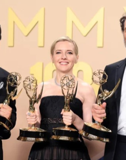 Тріумф Apple TV на Emmy 2026: 8 нагород за «Затоку вдів» та «Плюрібус» і історичний рекорд Метью Різа